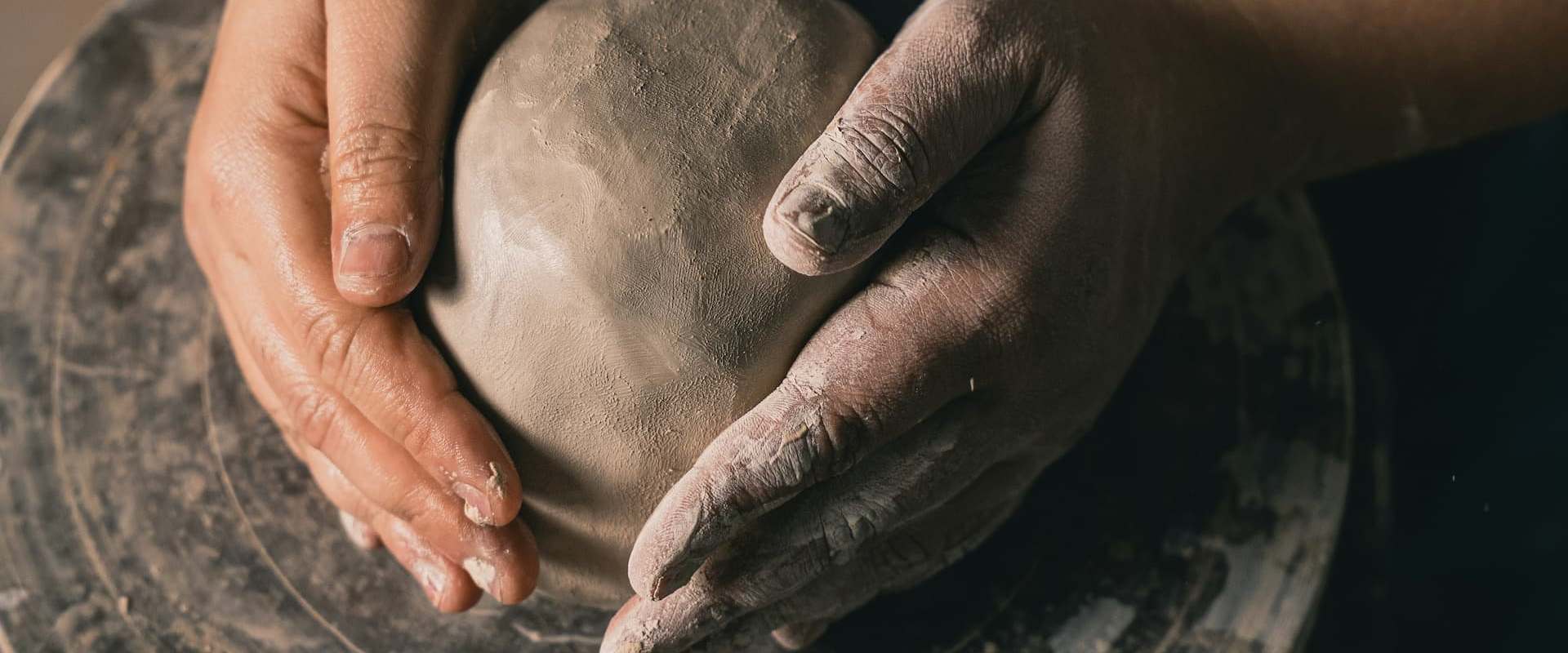 Ruszyły zapisy na jesienne warsztaty ceramiczne dla dorosłych.